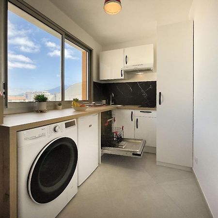 Homey Superchill - Appartement Moderne Et Tout Equipe - Netflix Et Wifi Inclus - Situe En Hyper-Centre - Proche Geneve Annemasse Buitenkant foto