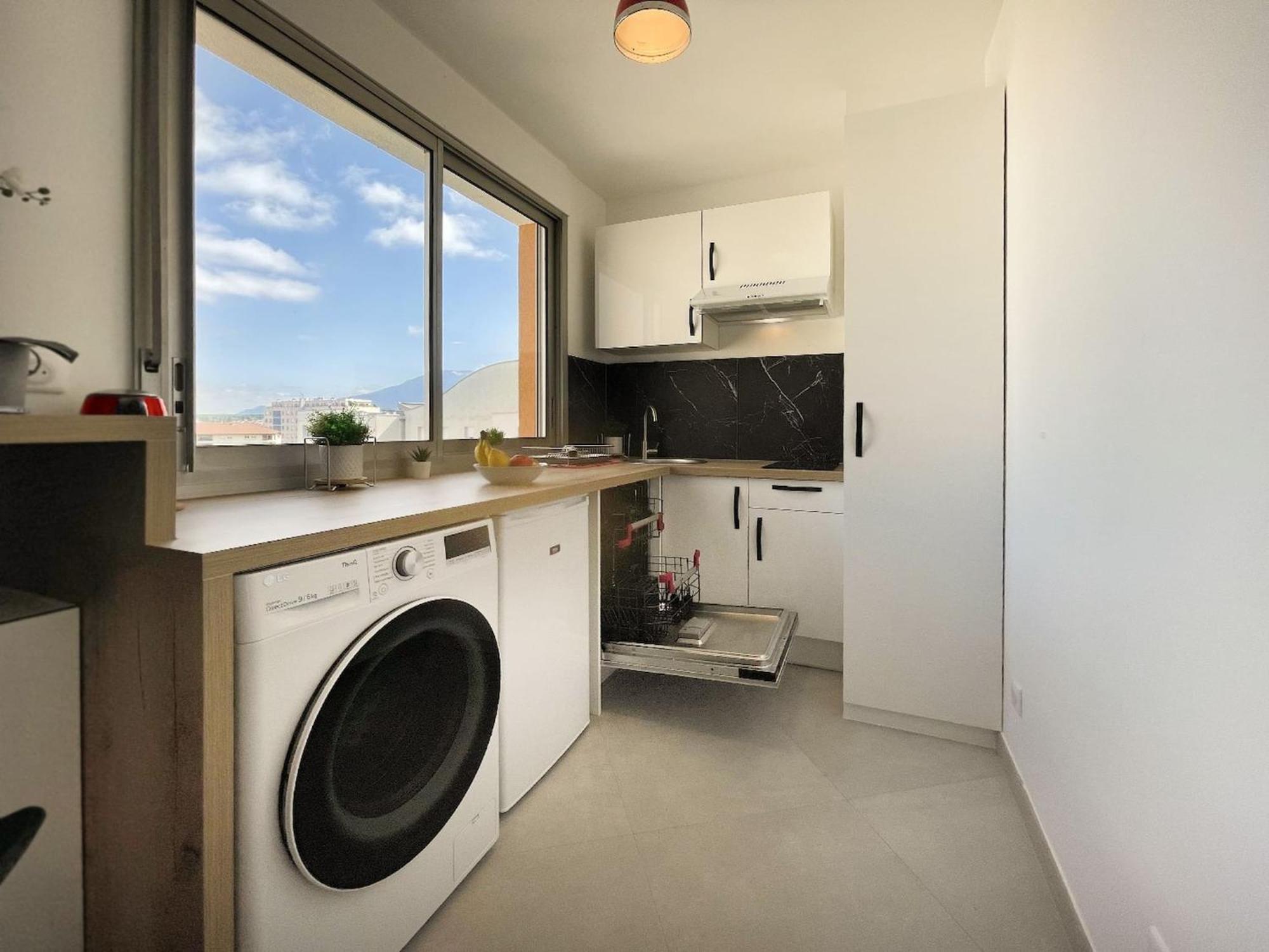 Homey Superchill - Appartement Moderne Et Tout Equipe - Netflix Et Wifi Inclus - Situe En Hyper-Centre - Proche Geneve Annemasse Buitenkant foto