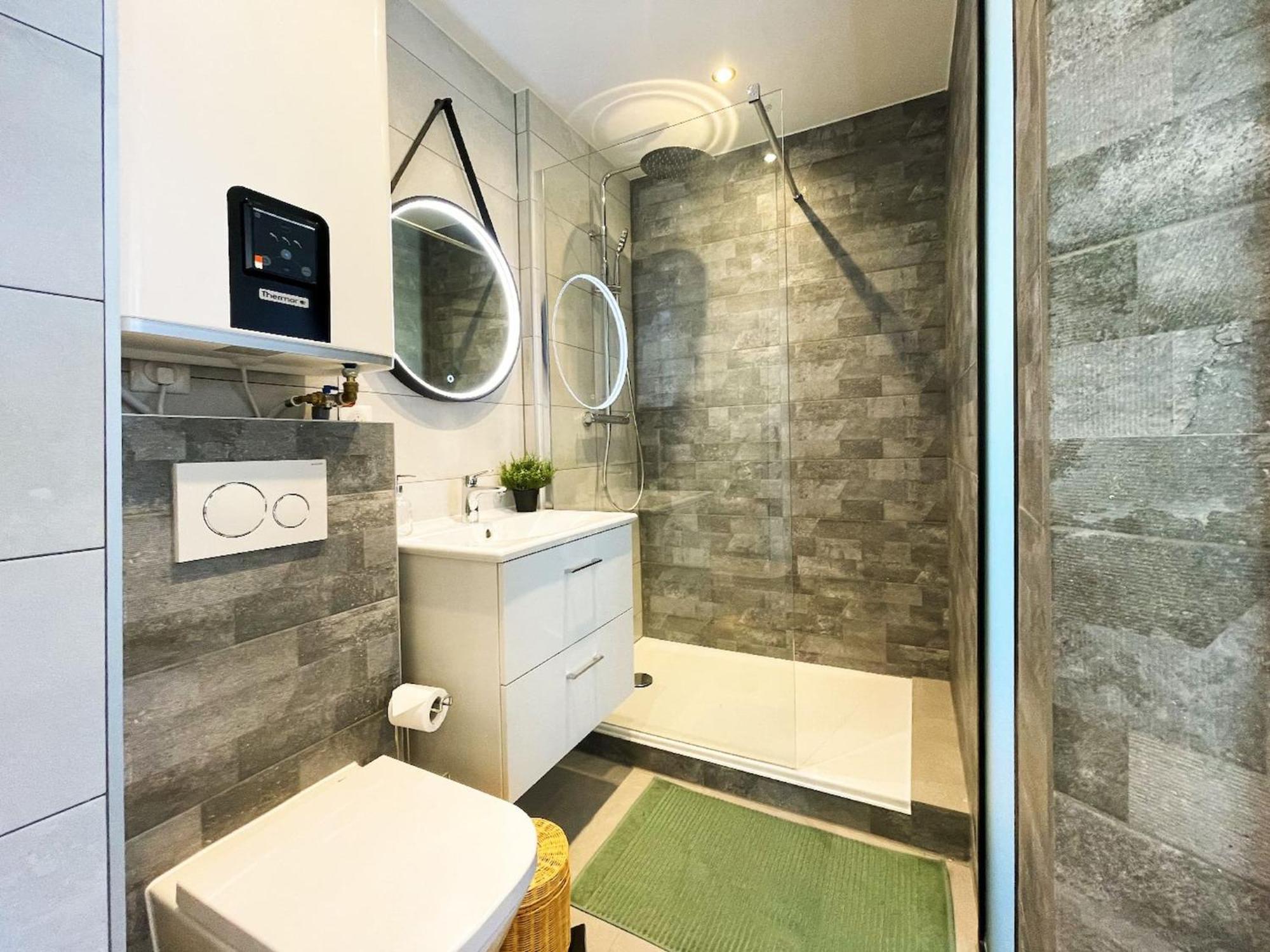 Homey Superchill - Appartement Moderne Et Tout Equipe - Netflix Et Wifi Inclus - Situe En Hyper-Centre - Proche Geneve Annemasse Buitenkant foto